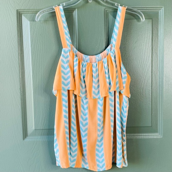 Crown & Ivy Tank Top M Coastal Beach Ruffle Cruise Preppy Flowy Chevron Stripe - Picture 6 of 6